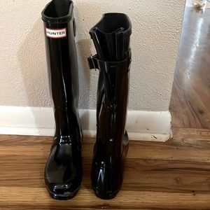 Woman’s size 8 black tall with adjustable clad strap hunter rain boots